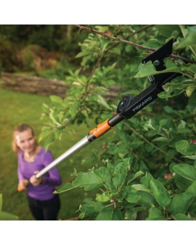 Ручка телескопическая алюминиевая Fiskars QuikFit™ M 140-240 см, 136042 (1000666) Ручка телескопическая алюминиевая Fiskars QuikFit™ M 140-240 см, 136042 (1000666)