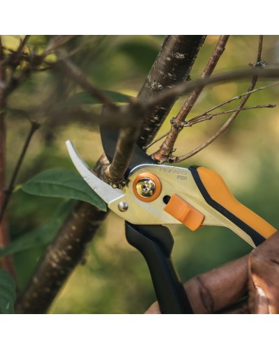 Секатор Fiskars Solid P331 Bypass до 20 мм, metal (1057163)