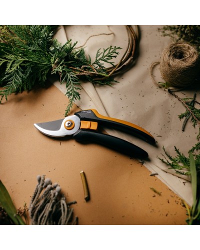 Секатор Fiskars Solid P341 Bypass до 20 мм (1057164)