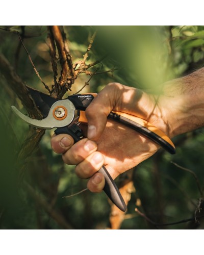 Секатор Fiskars Solid P341 Bypass до 20 мм (1057164)
