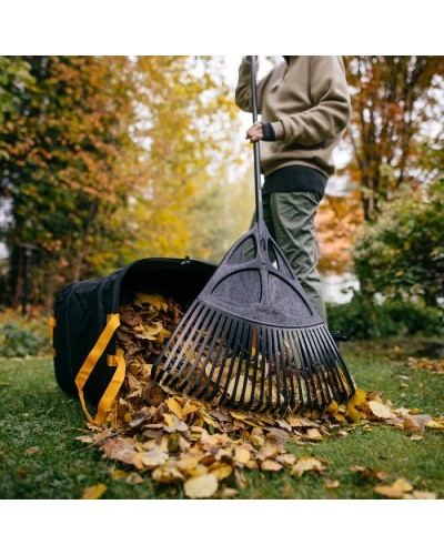 Грабли пластиковые веерные Fiskars Solid XL 65 см с ручкой, 135090 (1015645)