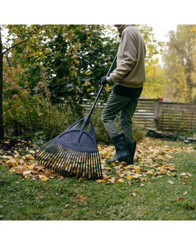 Грабли пластиковые веерные Fiskars Solid XL 65 см с ручкой, 135090 (1015645)