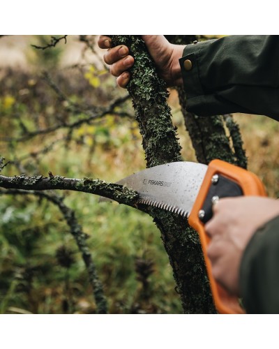 Садова пила Fiskars SW37, різ на себе, полотно 370 мм (1028374) Садова пила Fiskars SW37, різ на себе, полотно 370 мм (1028374)