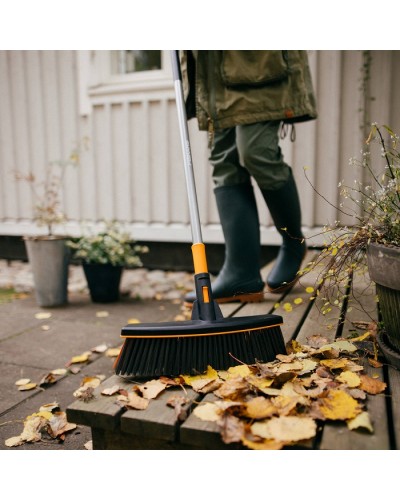 Щетка для уборки во дворе и доме Fiskars Ergonomic 39 см с алюминиевой ручкой 150 см (1077115) Щетка для уборки во дворе и доме Fiskars Ergonomic 39 см с алюминиевой ручкой 150 см (1077115)