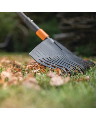 Грабли пластиковые легкие для газонов Fiskars QuikFit™ L 52 см, 135013 (1000642) Грабли пластиковые легкие для газонов Fiskars QuikFit™ L 52 см, 135013 (1000642)