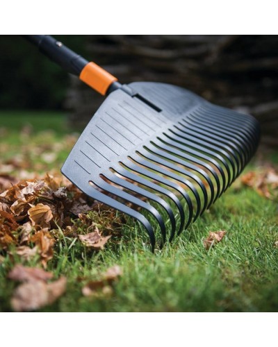 Грабли пластиковые легкие для газонов Fiskars QuikFit™ L 52 см, 135013 (1000642) Грабли пластиковые легкие для газонов Fiskars QuikFit™ L 52 см, 135013 (1000642)