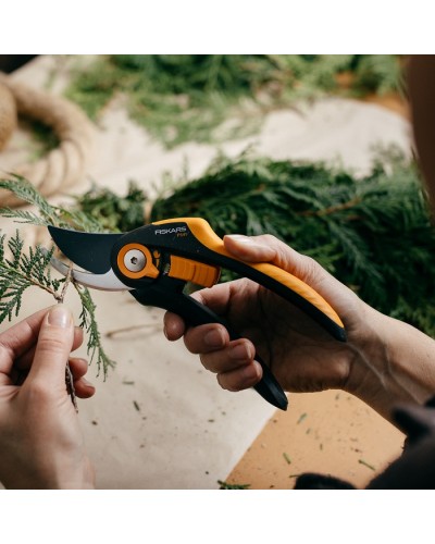 Секатор Fiskars Plus SmartFit P541 Bypass до 24 мм (1057169) Секатор Fiskars Plus SmartFit P541 Bypass до 24 мм (1057169)