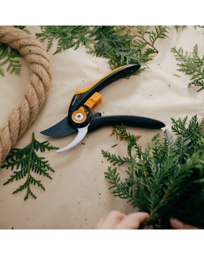 Секатор Fiskars Plus SmartFit P541 Bypass до 24 мм (1057169) Секатор Fiskars Plus SmartFit P541 Bypass до 24 мм (1057169)
