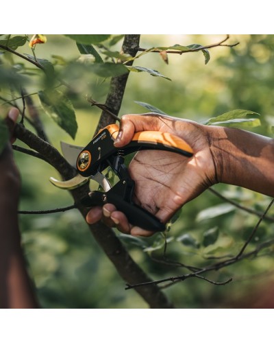 Секатор Fiskars Plus P721 Bypass до 24 мм (1057170)