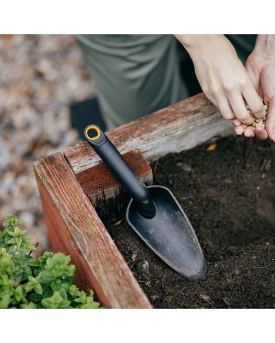 Совок садовый для цветов платиковый Fiskars Solid 8 см со шкалой (1071899) Совок садовый для цветов платиковый Fiskars Solid 8 см со шкалой (1071899)