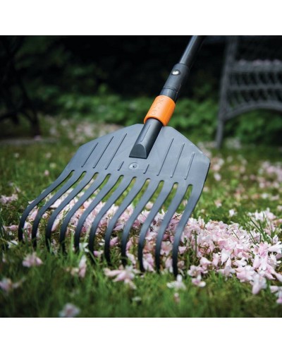 Грабли пластиковые легкие для газонов Fiskars QuikFit™ S 22 см, 135551 (1000659) Грабли пластиковые легкие для газонов Fiskars QuikFit™ S 22 см, 135551 (1000659)