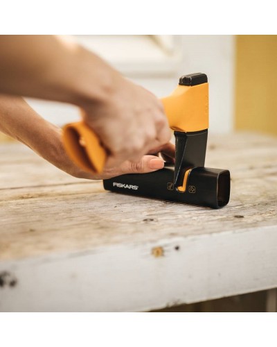 Подарочный набор Fiskars Fireplace Set, топор X5 XXS + нож K40 + точилка Xsharp (1057913)
