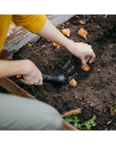 Сапка ручная Fiskars Solid 7,4 см, три зуба (1072100) Сапка ручная Fiskars Solid 7,4 см, три зуба (1072100)