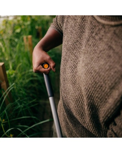 Сапа-пропалитель для сорняков Fiskars Ergonomic 23 см с эргономичной ручкой 150 см (1077110) Сапа-пропалитель для сорняков Fiskars Ergonomic 23 см с эргономичной ручкой 150 см (1077110)