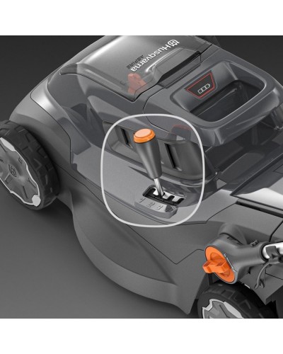Аккумуляторная газонокосилка Husqvarna Aspire LC34-P4A Solo (9706483-01)