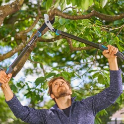 Gardena 2025 - Новые сучкорезы GARDENA обеспечивают особенно мощную поддержку для срезки веток толщиной до 50 мм