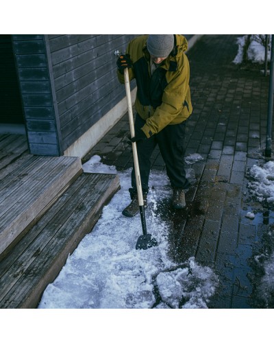 Скребок для льда и снега Fiskars 17,5 см и ручка 147 см, 140 000 (1001639)