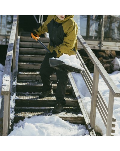 Лопата для прибирання снігу Fiskars Solid™ 35 см (1052525)