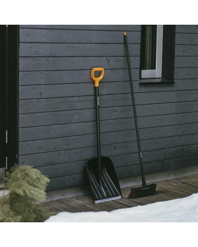 Лопата для прибирання снігу Fiskars Solid™ 35 см (1052525)