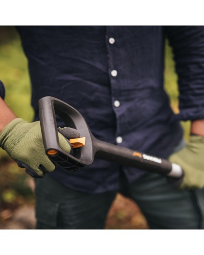 Лопата совкова універсальна телескопічна Fiskars Xact™ 121-140 см (1066734) Лопата совкова універсальна телескопічна Fiskars Xact™ 121-140 см (1066734)