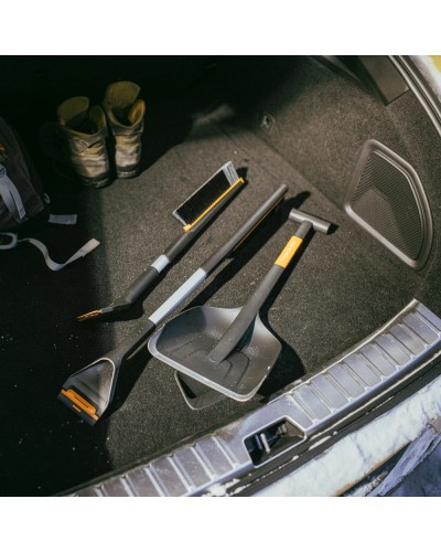 Автомобільна лопата для снігу Fiskars Plus 63 см, чорна (1079857)