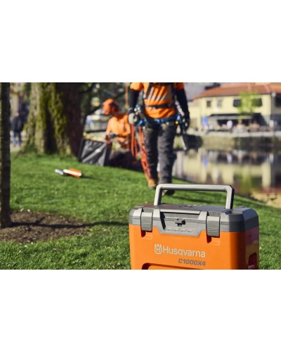 Зарядное устройство Husqvarna 40-C1000X4 (9707048-01) Зарядное устройство Husqvarna 40-C1000X4 (9707048-01)