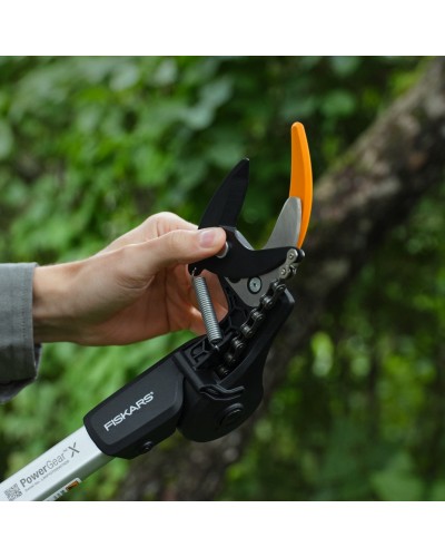Телескопічний висоторіз Fiskars DualAction UPX96, 2.4-4 м, 32 мм (1080131)
