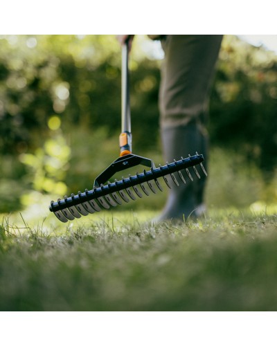 Граблі-аератор фрезеруючі для вичісування газонів Fiskars OneClick 36 см (1080679)