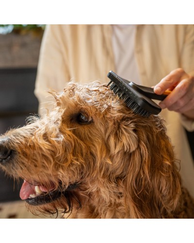 Масажна щітка для вичісування шерсті Fiskars Massage Brush, 9 см (2009140) Масажна щітка для вичісування шерсті Fiskars Massage Brush, 9 см (2009140)