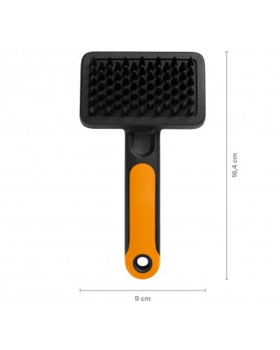 Масажна щітка для вичісування шерсті Fiskars Massage Brush, 9 см (2009140) Масажна щітка для вичісування шерсті Fiskars Massage Brush, 9 см (2009140)