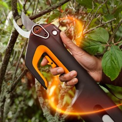 Fiskars 2026 - Новинки в аккумуляторной системе 12V-4Ah, аккумуляторный секатор, сучкорез и аккумуляторный высоторез