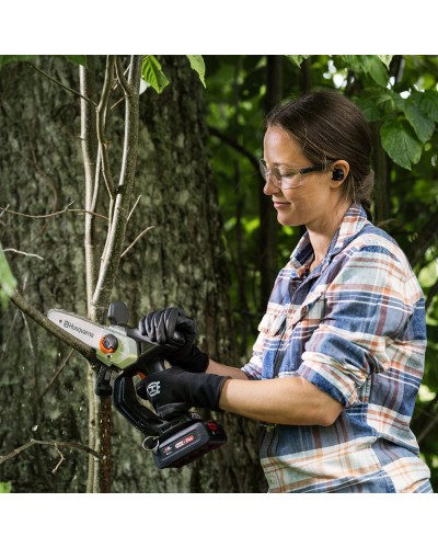 Акумуляторная пилка Husqvarna Aspire™ P8X-P4A, 6 дюймов/15 см, ланцюг SP11G, масляный бак, БЕЗ АКБ та ЗП (9708275-01) Акумуляторная пилка Husqvarna Aspire™ P8X-P4A, 6 дюймов/15 см, ланцюг SP11G, масляный бак, БЕЗ АКБ та ЗП (9708275-01)