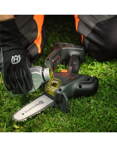 Акумуляторная пилка Husqvarna Aspire™ P8X-P4A, 6 дюймов/15 см, ланцюг SP11G, масляный бак, БЕЗ АКБ та ЗП (9708275-01) Акумуляторная пилка Husqvarna Aspire™ P8X-P4A, 6 дюймов/15 см, ланцюг SP11G, масляный бак, БЕЗ АКБ та ЗП (9708275-01)